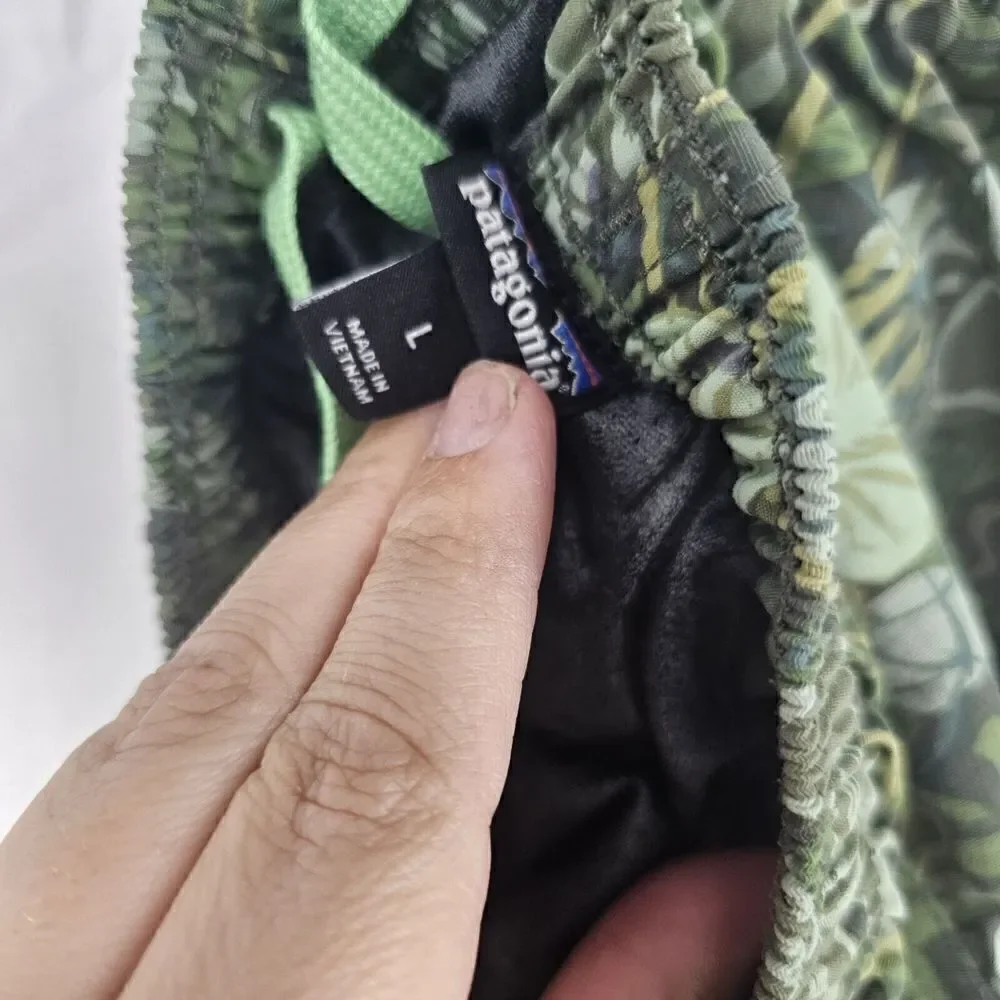 Patagonia Green Floral Boys Baggies Size Large Swim Trunks Shorts
